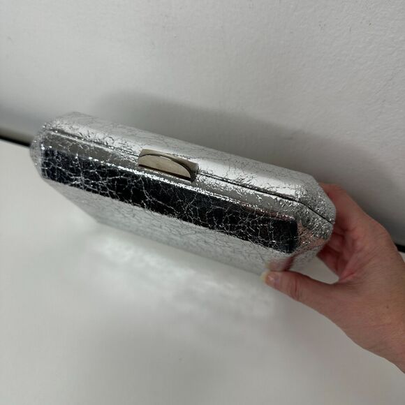 Lulu's Silver Metallic Krinkle Box Snap Close Clutch Purse & Chain Strap - Picture 4 of 16
